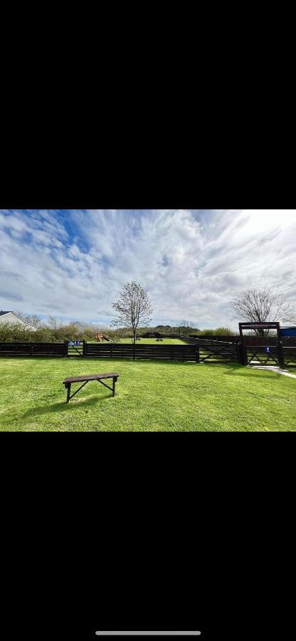 Tarka Holiday Park Ashford  Екстер'єр фото